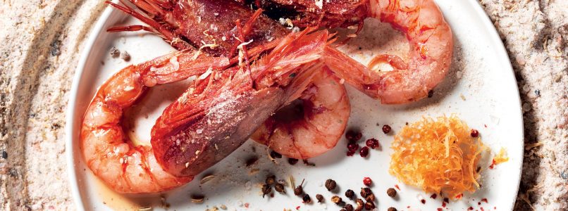 Raw prawns recipe with Sichuan pepper, pink salt and fennel seeds