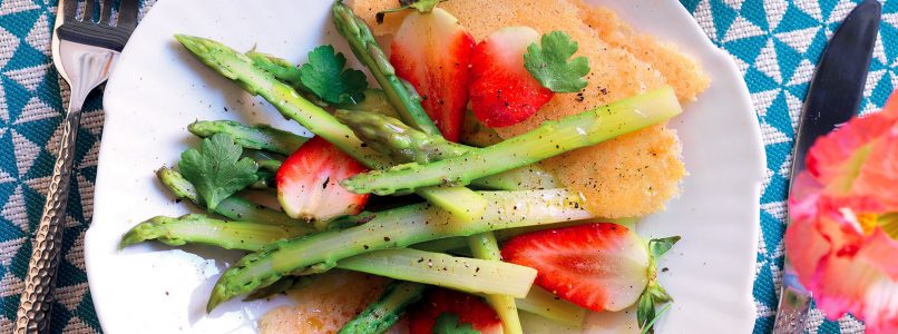 Recipe Asparagus, strawberries and parmesan wafer