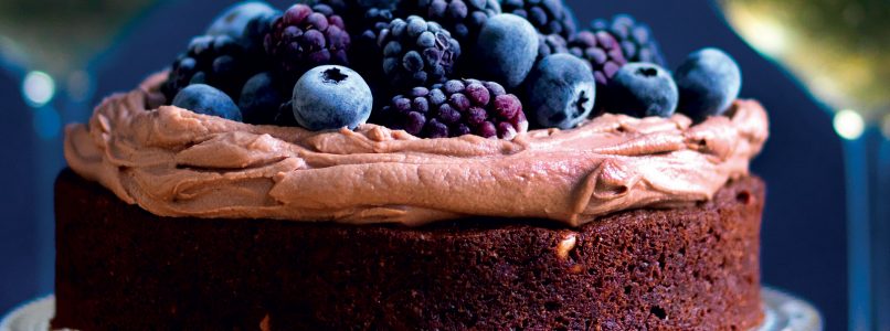 Recipe Brownie cake with mascarpone, blueberries and blackberries