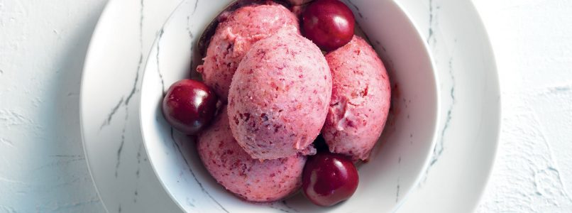 Recipe Easy ice cream with cherries