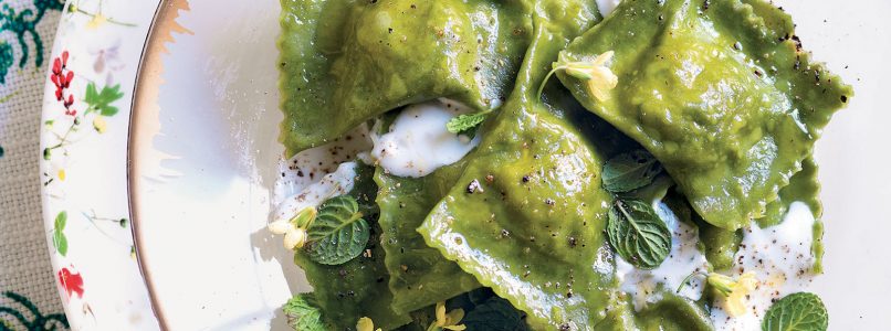 Recipe Low-fat ravioli with mint goat cheese sauce