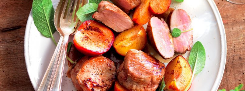 Recipe Pork fillets with honey and browned plums