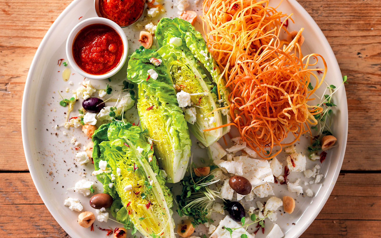 Recipe Salad with feta cheese, dried tomato pesto and fried tagliolini