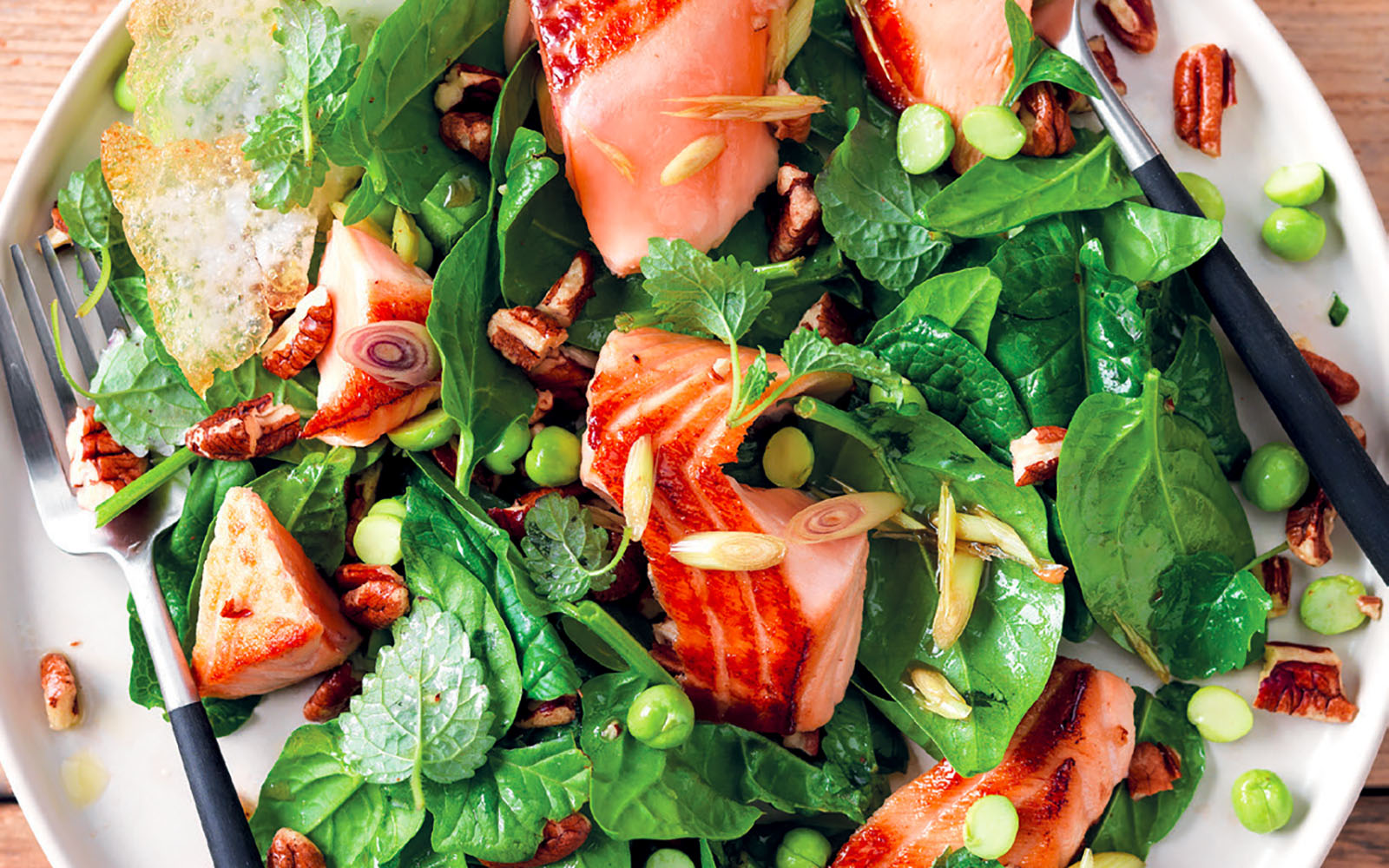 Recipe Salad with salmon, peas and polenta waffles