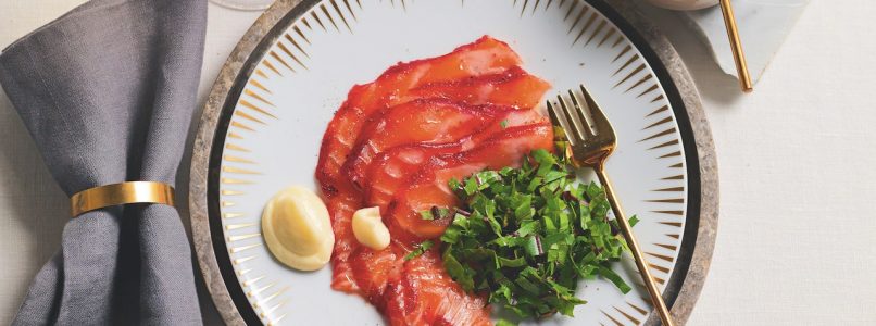 Recipe Salmon marinated in beetroot with cauliflower “mayonnaise”.