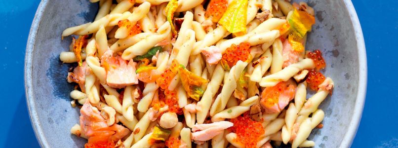 Recipe Strozzapreti salmon, pumpkin flowers and anchovy