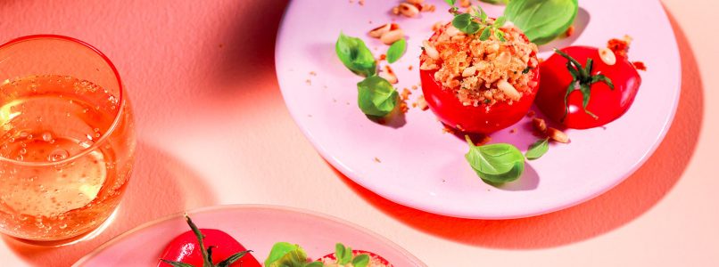 Recipe Tomatoes stuffed with scamorza, pine nuts and amaretti