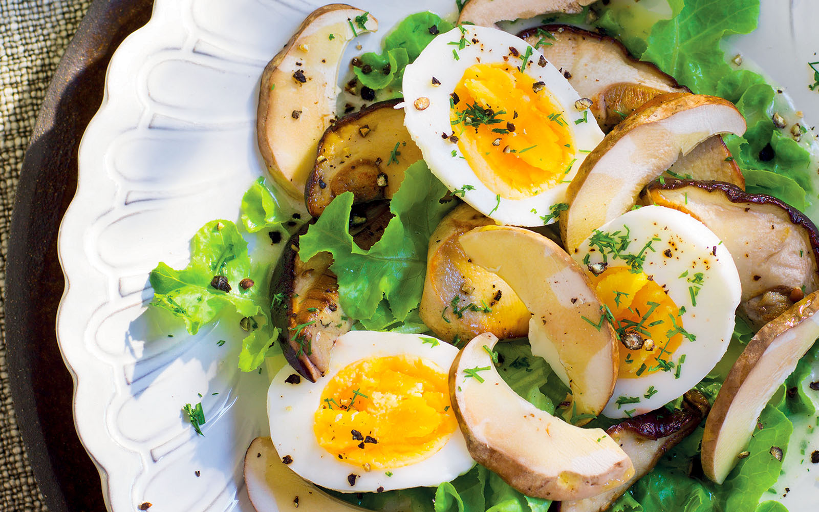 Recipe porcini salad with eggs