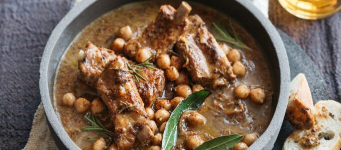 Ribs and chickpeas with beer, mustard and smoked paprika