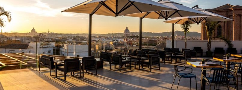 Rome in summer: aperitif on the terrace with a view