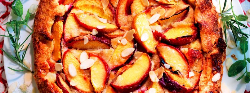 Rustic Galletta recipe with peaches