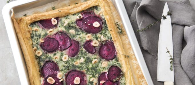 Savory pie with spinach, gorgonzola and hazelnuts