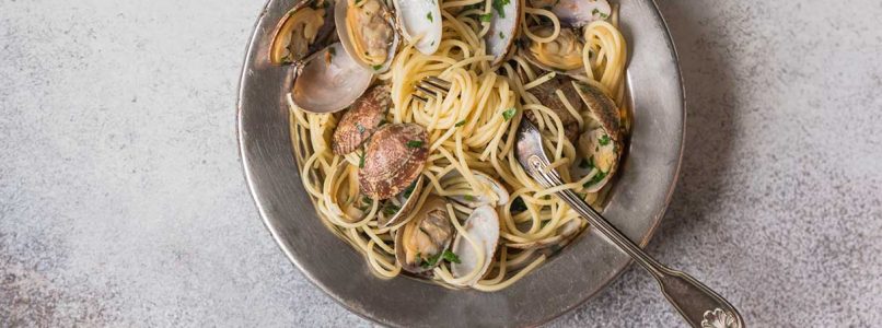Spaghetti alla chitarra with clams and bottarga