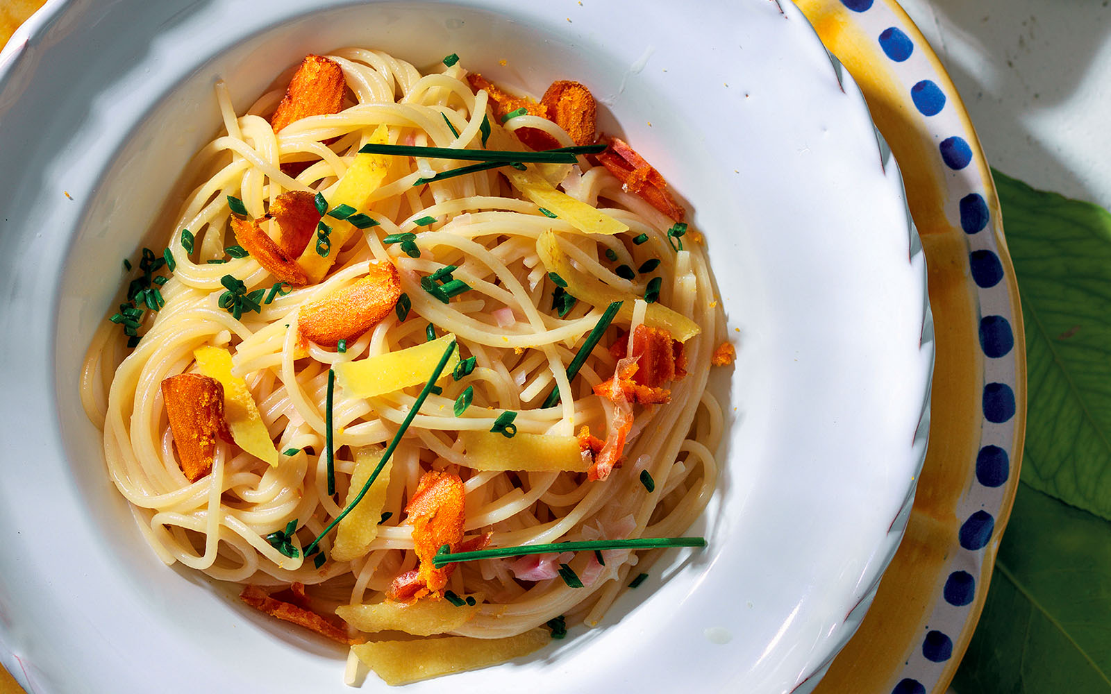 Spaghetti recipe with bottarga and salted lemon
