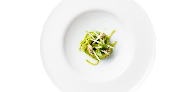 Spaghetti with pesto (and green apple) by Luigi Taglienti