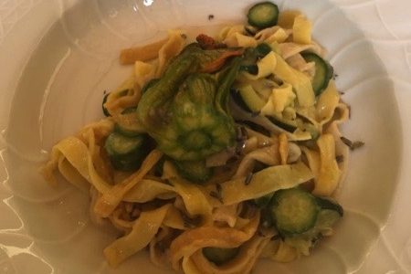 Spelled and lavender tagliatelle, an easy and delicate dish that tastes like summer