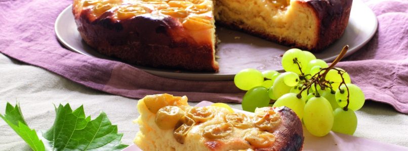 Sweet focaccia recipe with white grapes