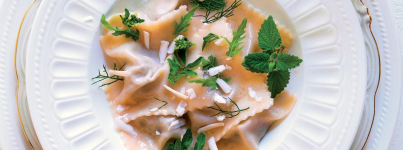 Sweet ravioli recipe with nuts and bitter herbs