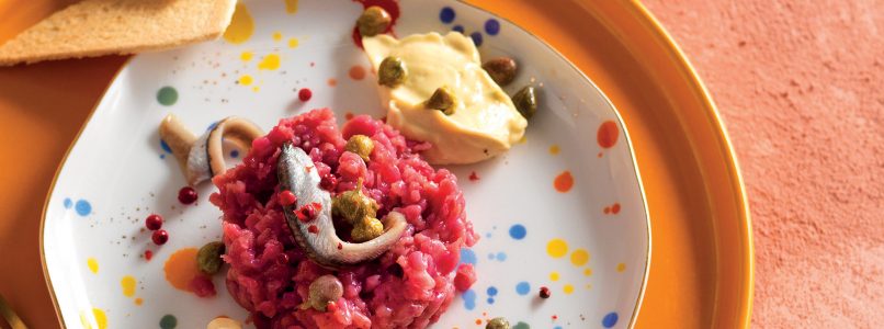 Tartare recipe with anchovies and pink pepper