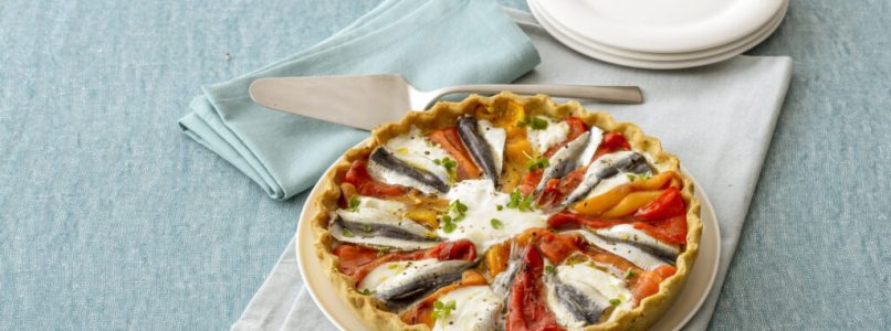 Tarte with burrata, peppers and sardines
