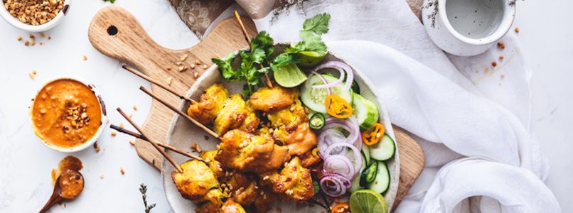 The recipe for chicken satay with peanut sauce