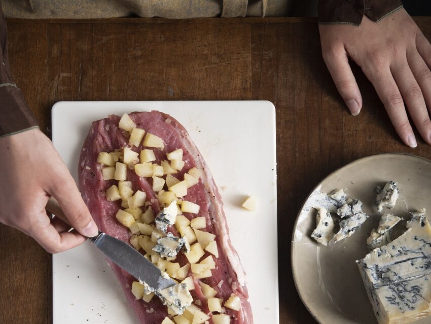 Pork fillet with gorgonzola and rosemary