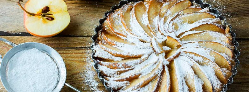 apple and cinnamon tart, autumnal flavors at the table