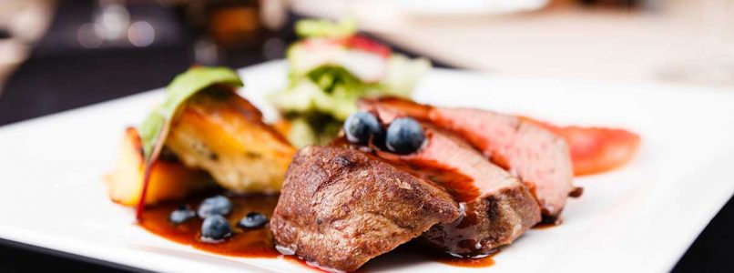 the secret of wild boar fillet with red wine and blueberries